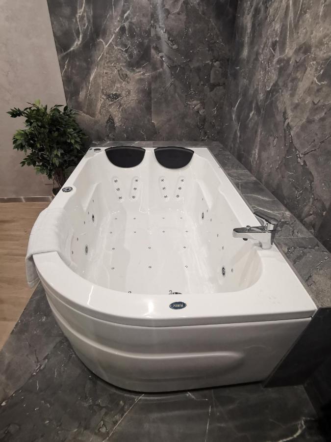 Jacuzzi Apartment Main Square Krakow Exterior photo