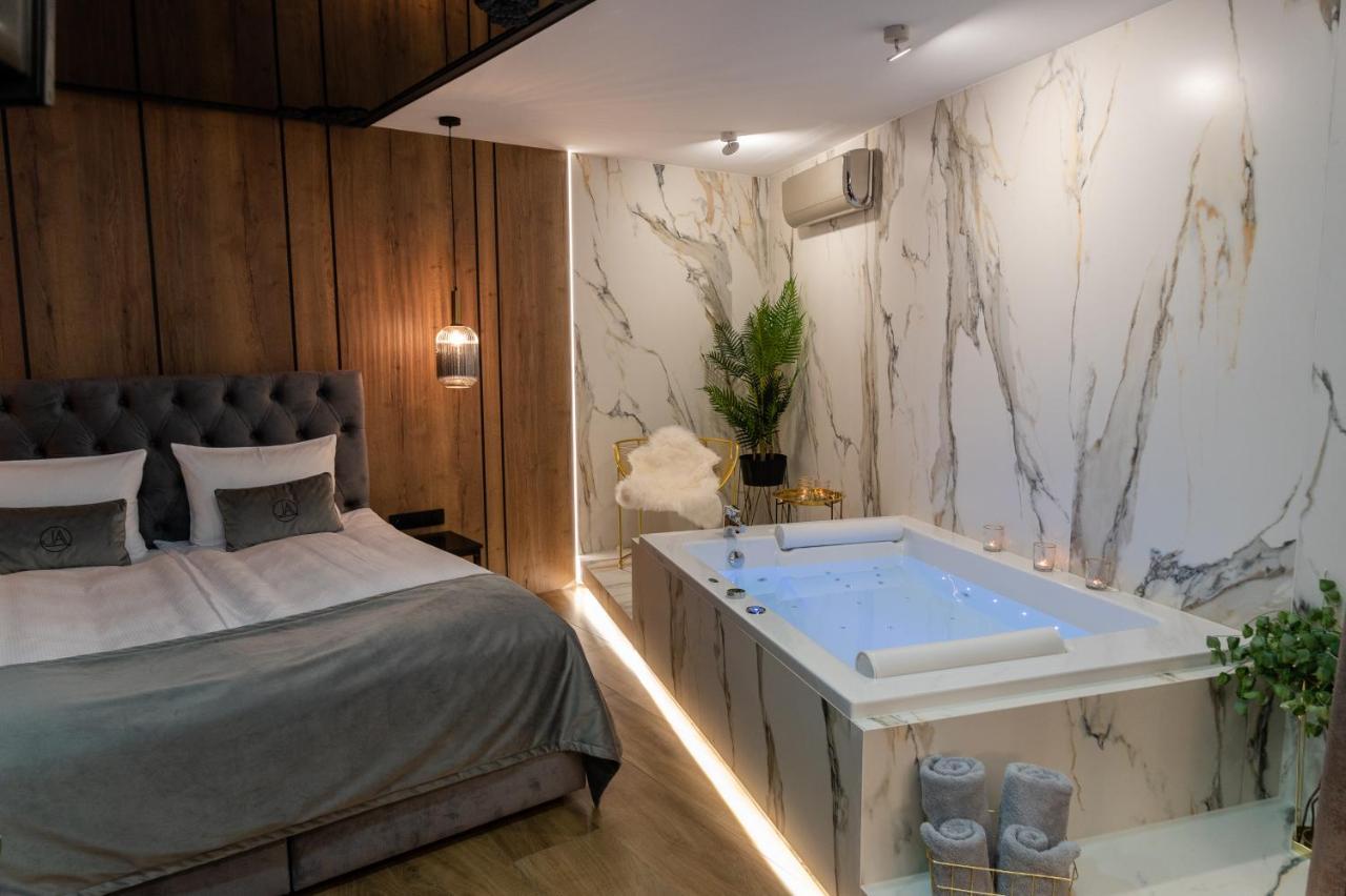 Jacuzzi Apartment Main Square Krakow Exterior photo